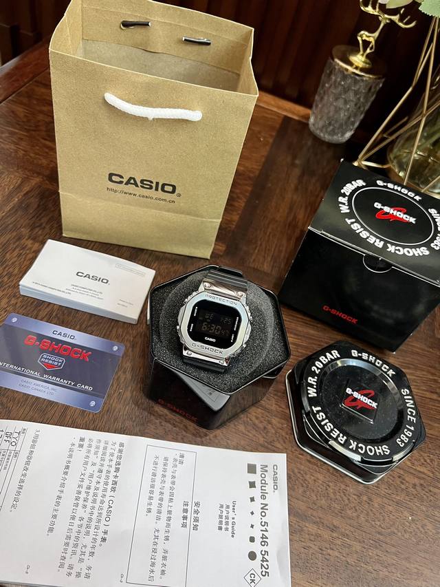 配全套包装 最近小红书超级火的casio 卡西欧情侣手表 G-Shock 最新款果冻表带 超潮流时尚 上手的效果真的美炸了 原单版本哦 很清新的感觉 和夏天很配